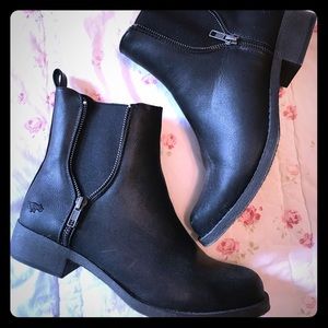 Rocket dog Chelsea style boots